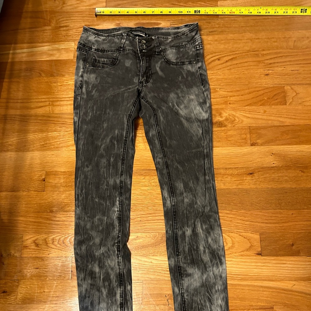 Lovesick jeans size 5 black marbled color